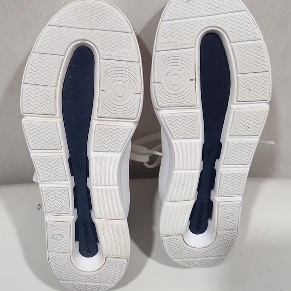 On Running Light Gray Sneakers - Picture 4 of 7